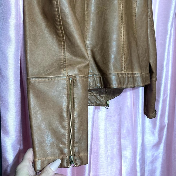 🍂14W•LORD & TAYLOR WOMAN•GORGEOUS CARAMEL ZIP UP FAUX LEATHER JACKET🍂 - Picture 4 of 5